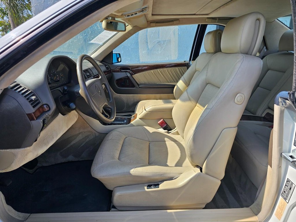 Mercedes-Benz S 500 Vehicle Full-screen Gallery Image 17