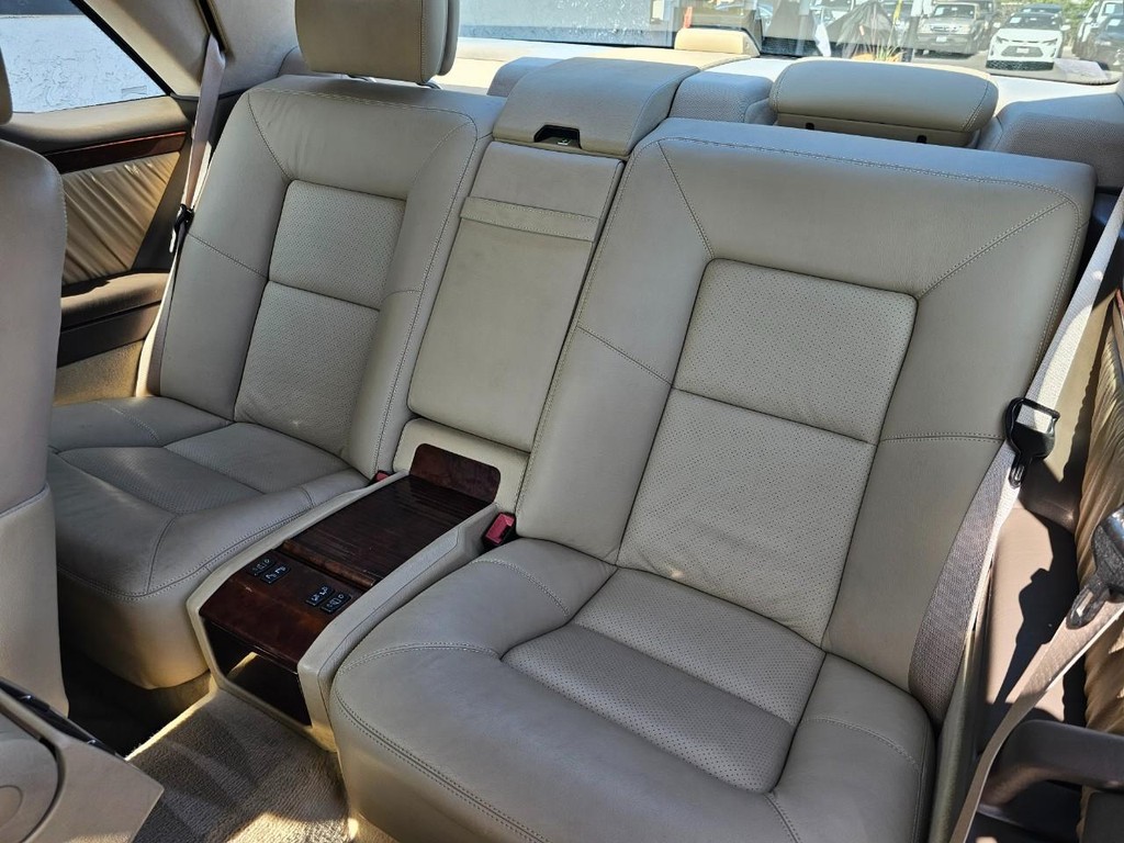 Mercedes-Benz S 500 Vehicle Full-screen Gallery Image 18