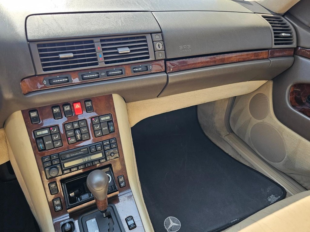 Mercedes-Benz S 500 Vehicle Full-screen Gallery Image 25