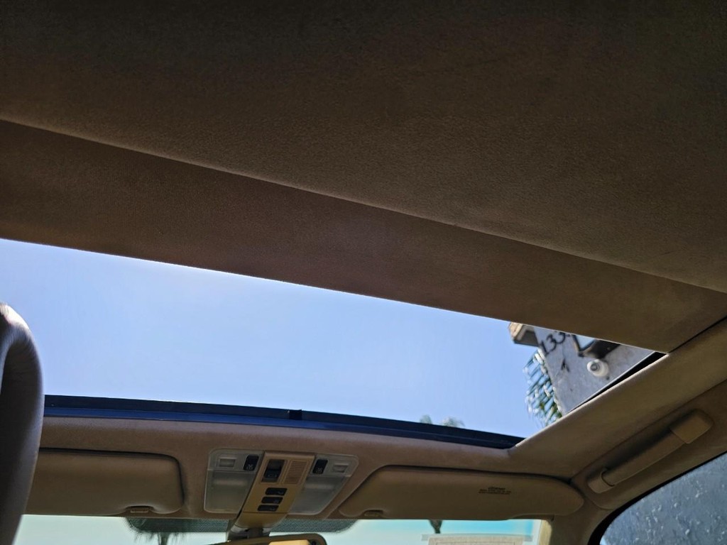 Mercedes-Benz S 500 Vehicle Full-screen Gallery Image 29