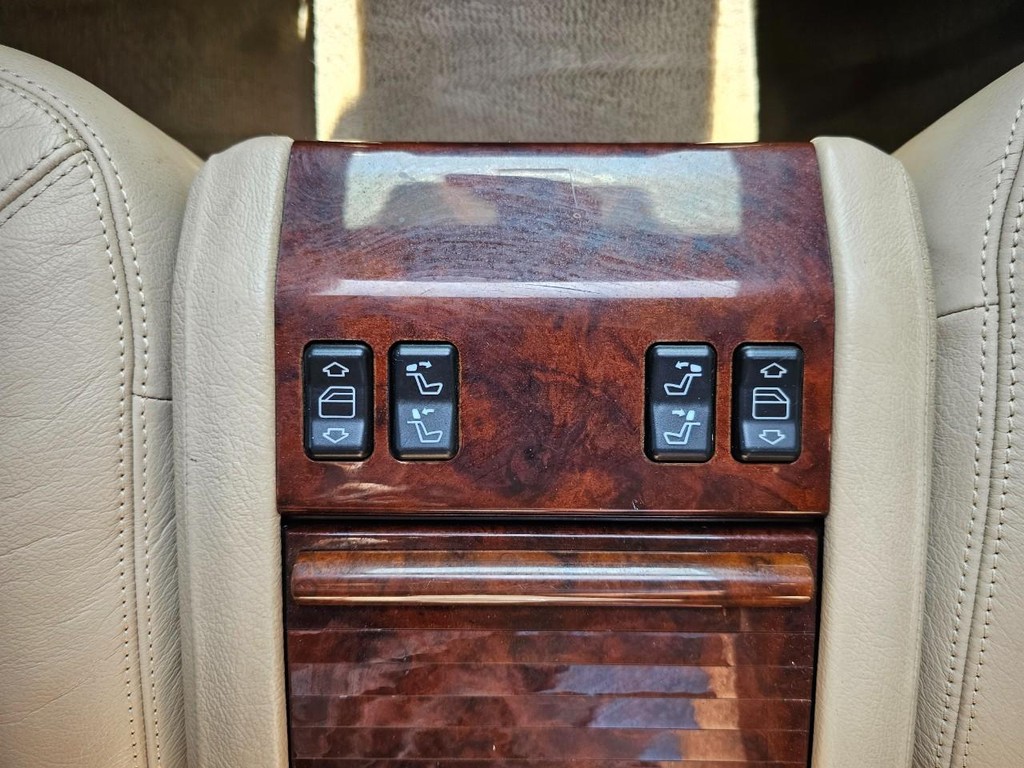 Mercedes-Benz S 500 Vehicle Full-screen Gallery Image 30