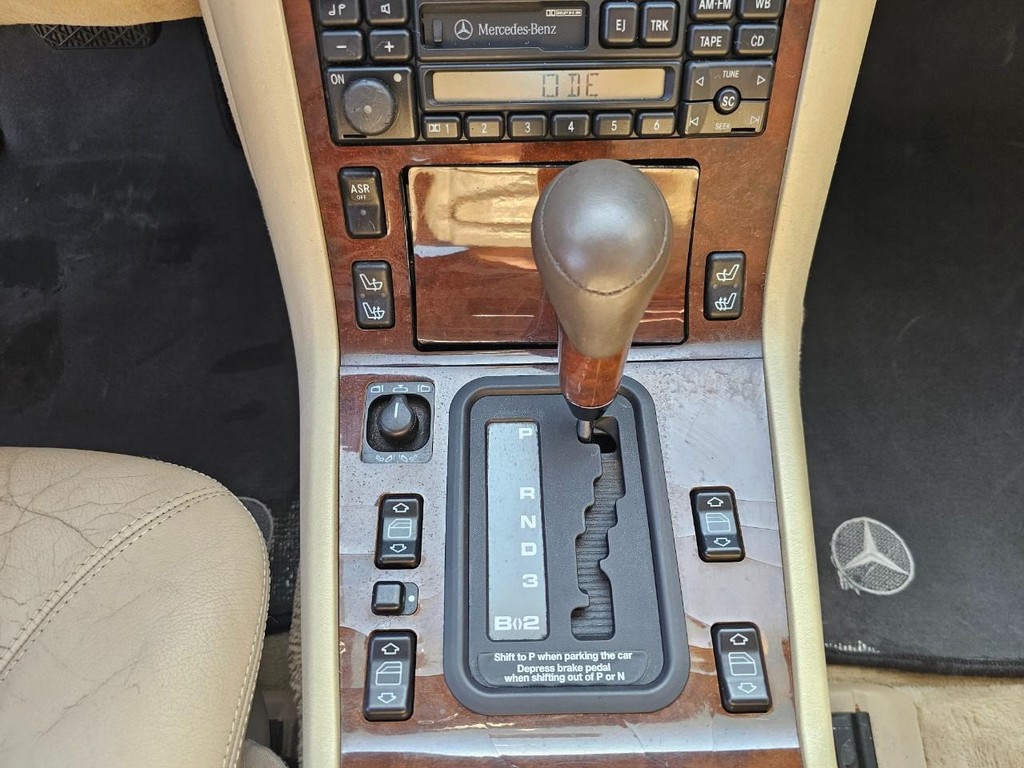 Mercedes-Benz S 500 Vehicle Full-screen Gallery Image 31