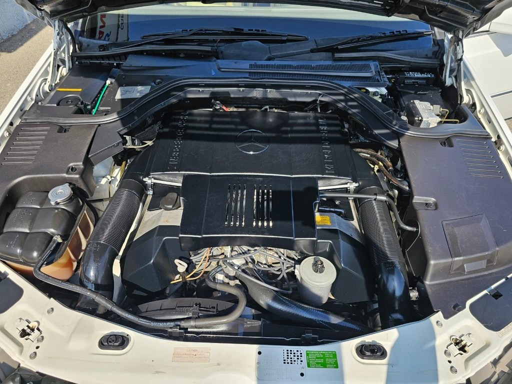 Mercedes-Benz S 500 Vehicle Full-screen Gallery Image 33