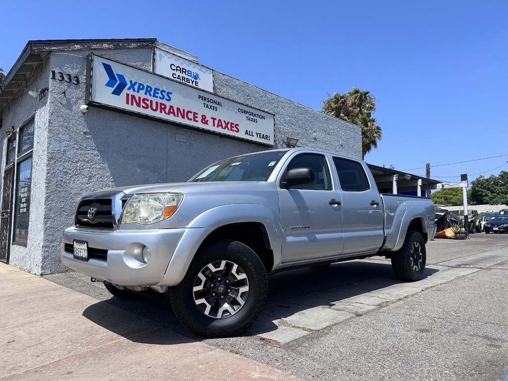 Toyota Tacoma Vehicle Full-screen Gallery Image 2