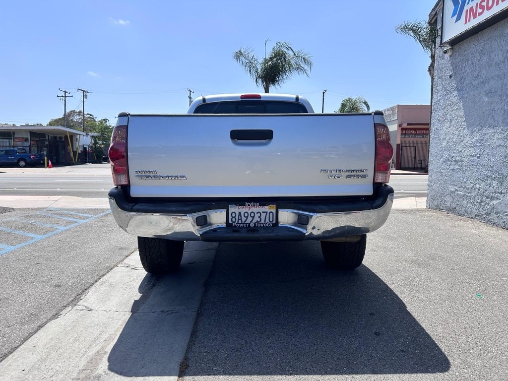 Toyota Tacoma Vehicle Full-screen Gallery Image 5