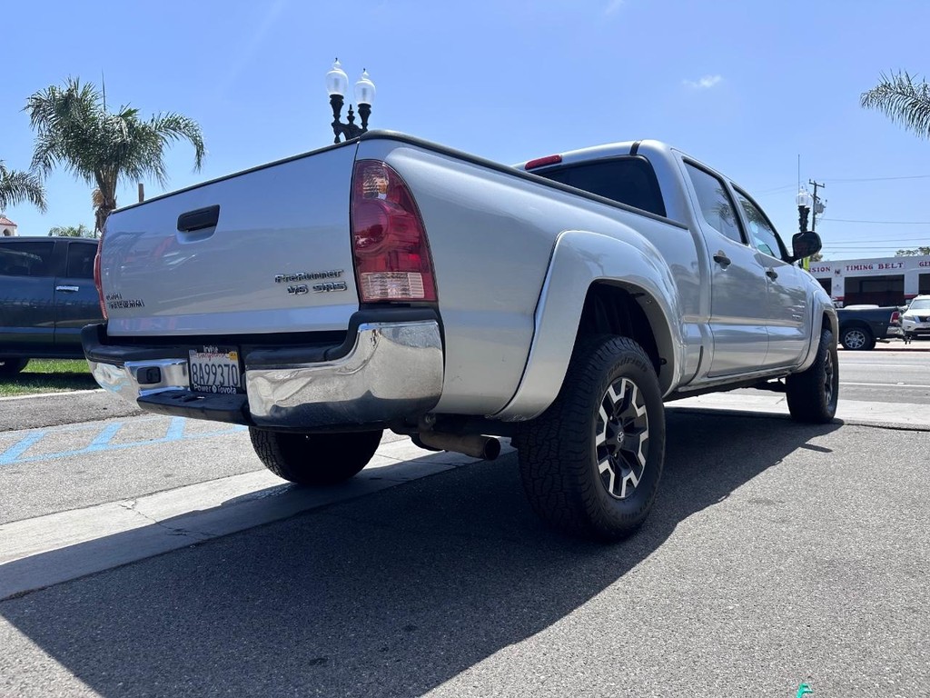 Toyota Tacoma Vehicle Full-screen Gallery Image 6