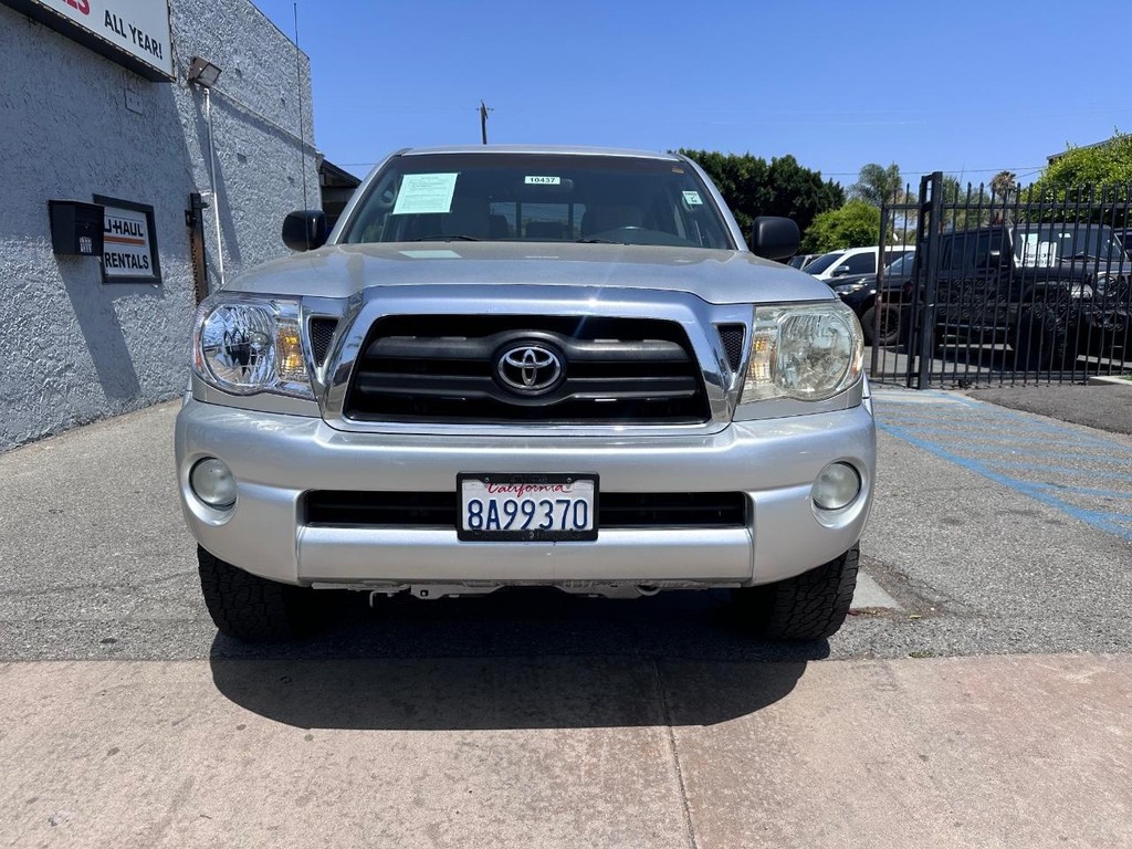 Toyota Tacoma Vehicle Full-screen Gallery Image 8