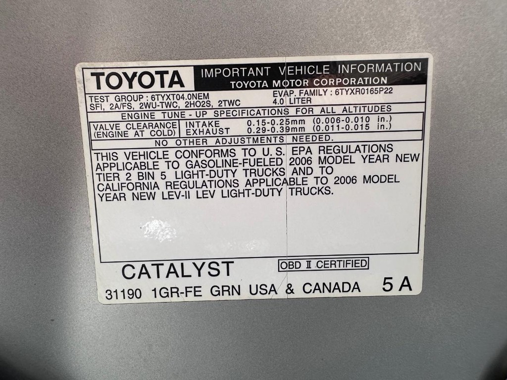 Toyota Tacoma Vehicle Full-screen Gallery Image 26