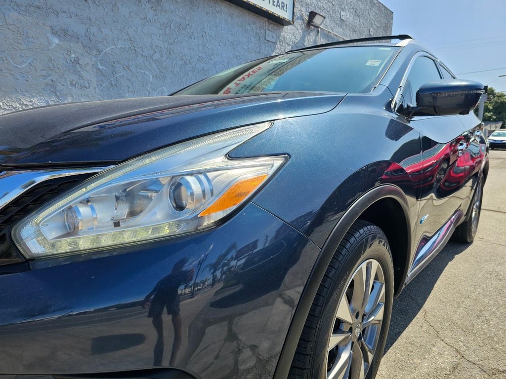 Nissan Murano Vehicle Full-screen Gallery Image 10