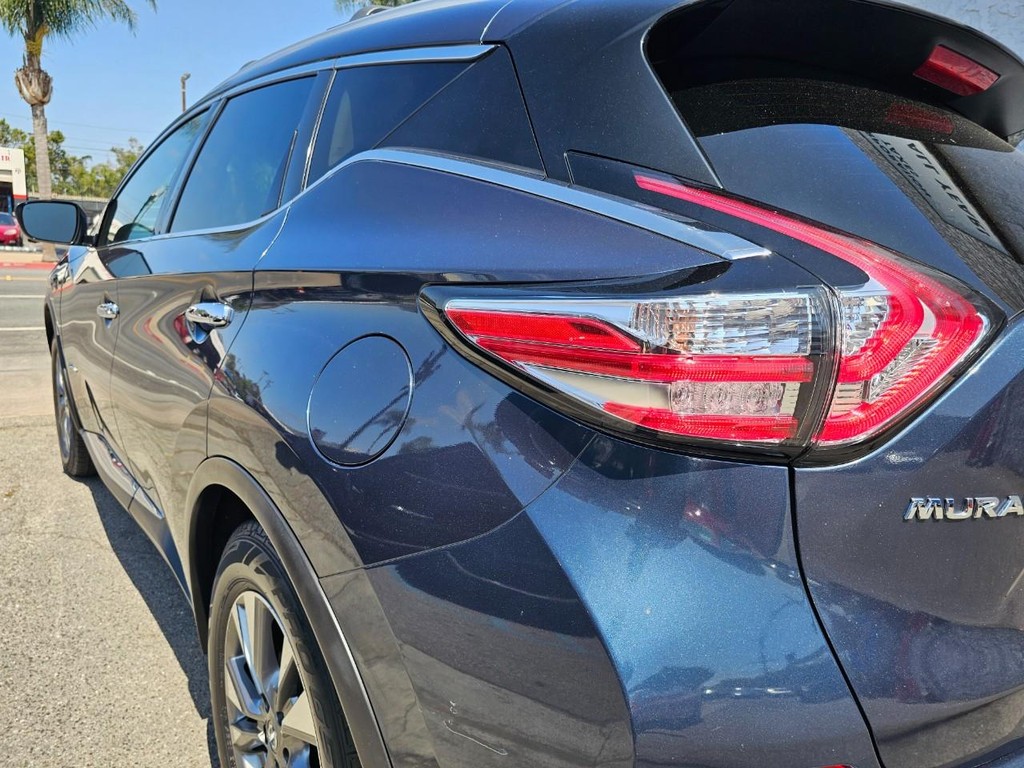 Nissan Murano Vehicle Full-screen Gallery Image 11