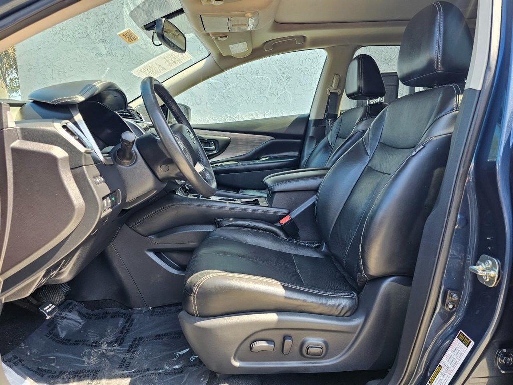 Nissan Murano Vehicle Full-screen Gallery Image 19