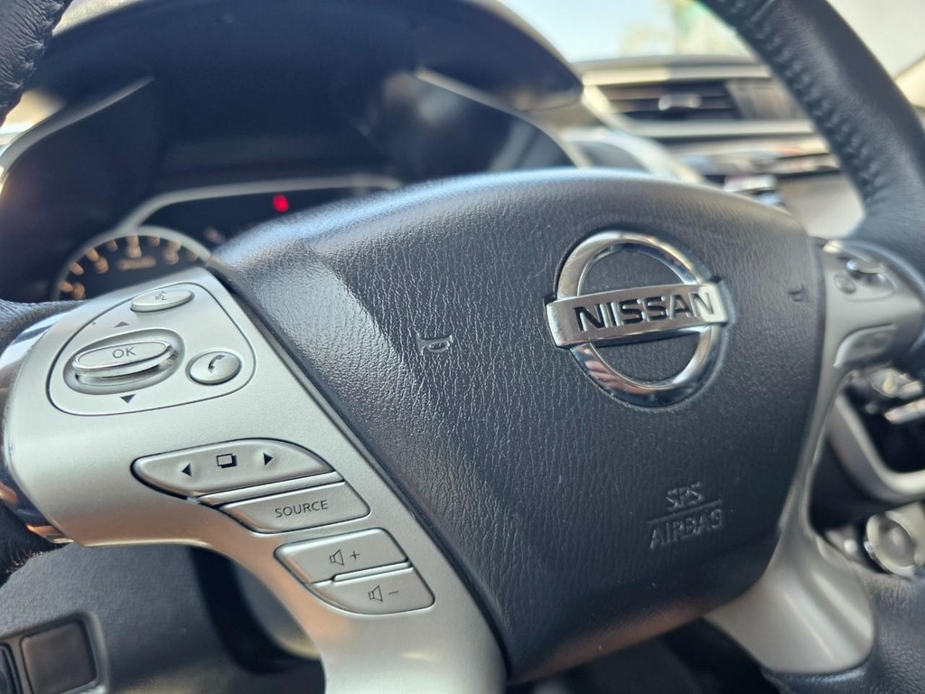 Nissan Murano Vehicle Full-screen Gallery Image 21