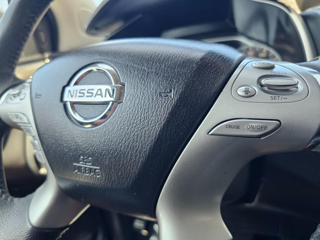 Nissan Murano Vehicle Full-screen Gallery Image 22