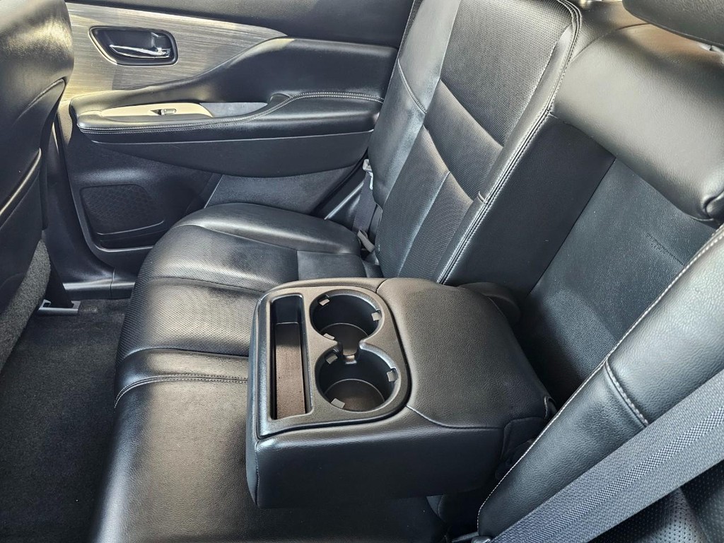 Nissan Murano Vehicle Full-screen Gallery Image 25