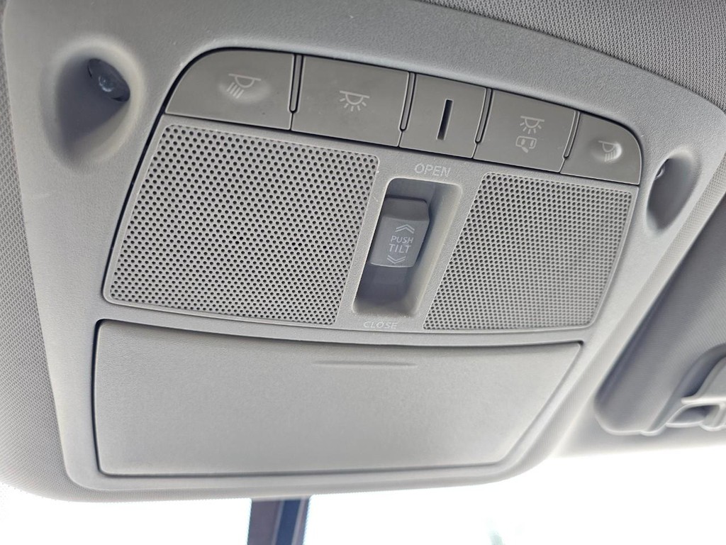 Nissan Murano Vehicle Full-screen Gallery Image 36