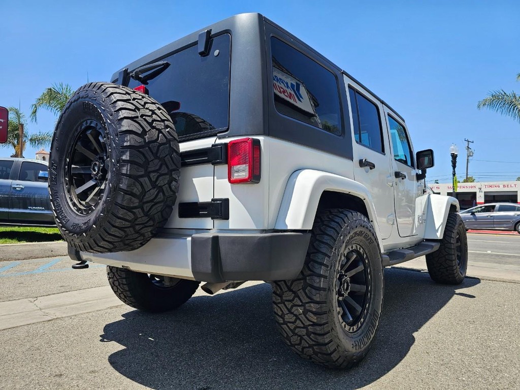 Jeep Wrangler Unlimited Vehicle Full-screen Gallery Image 6