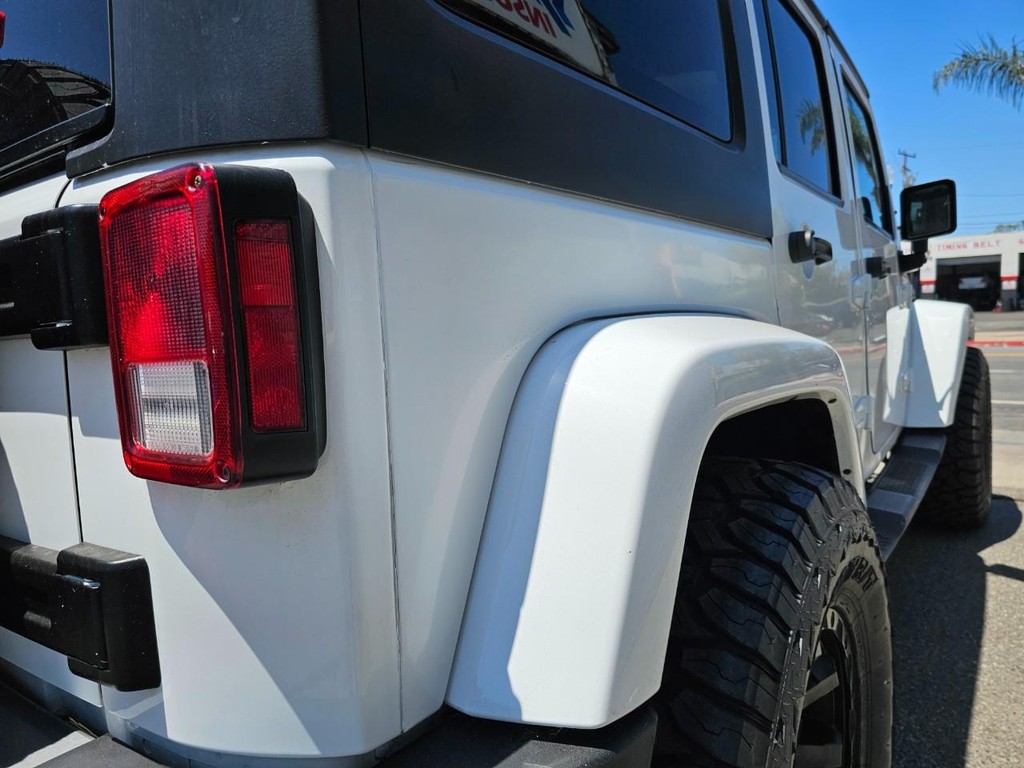 Jeep Wrangler Unlimited Vehicle Full-screen Gallery Image 12