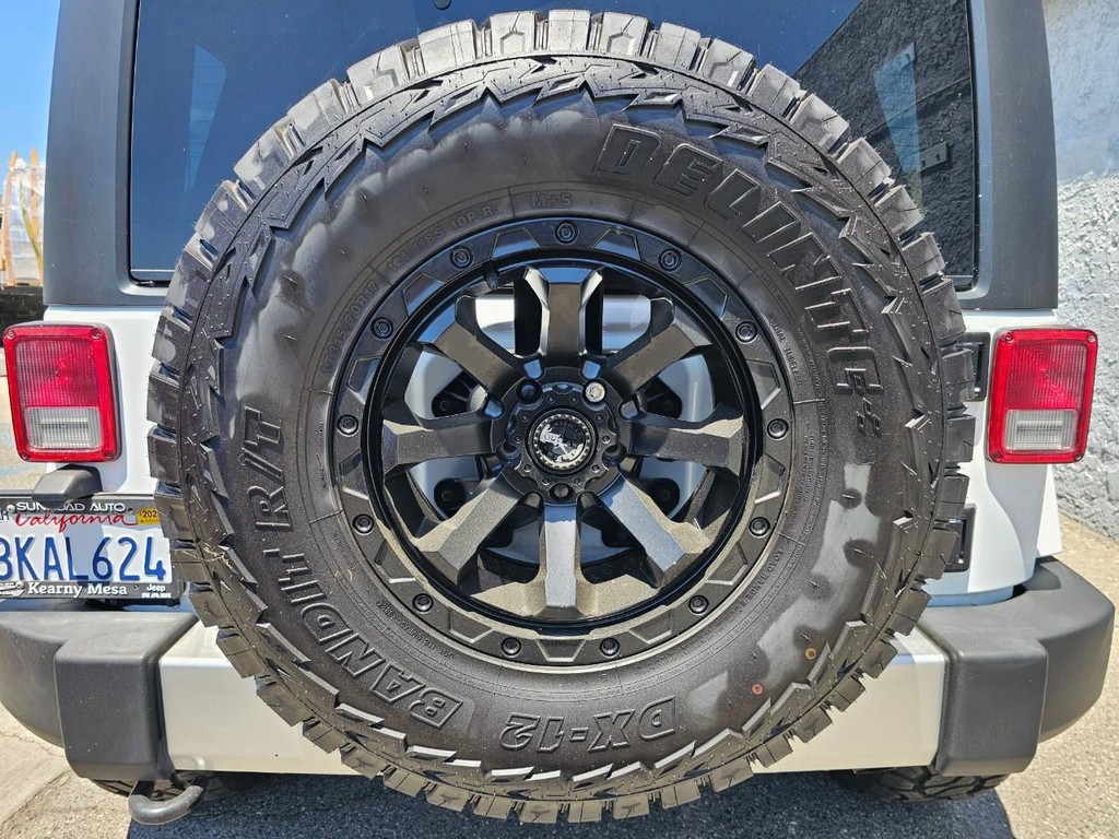 Jeep Wrangler Unlimited Vehicle Full-screen Gallery Image 13