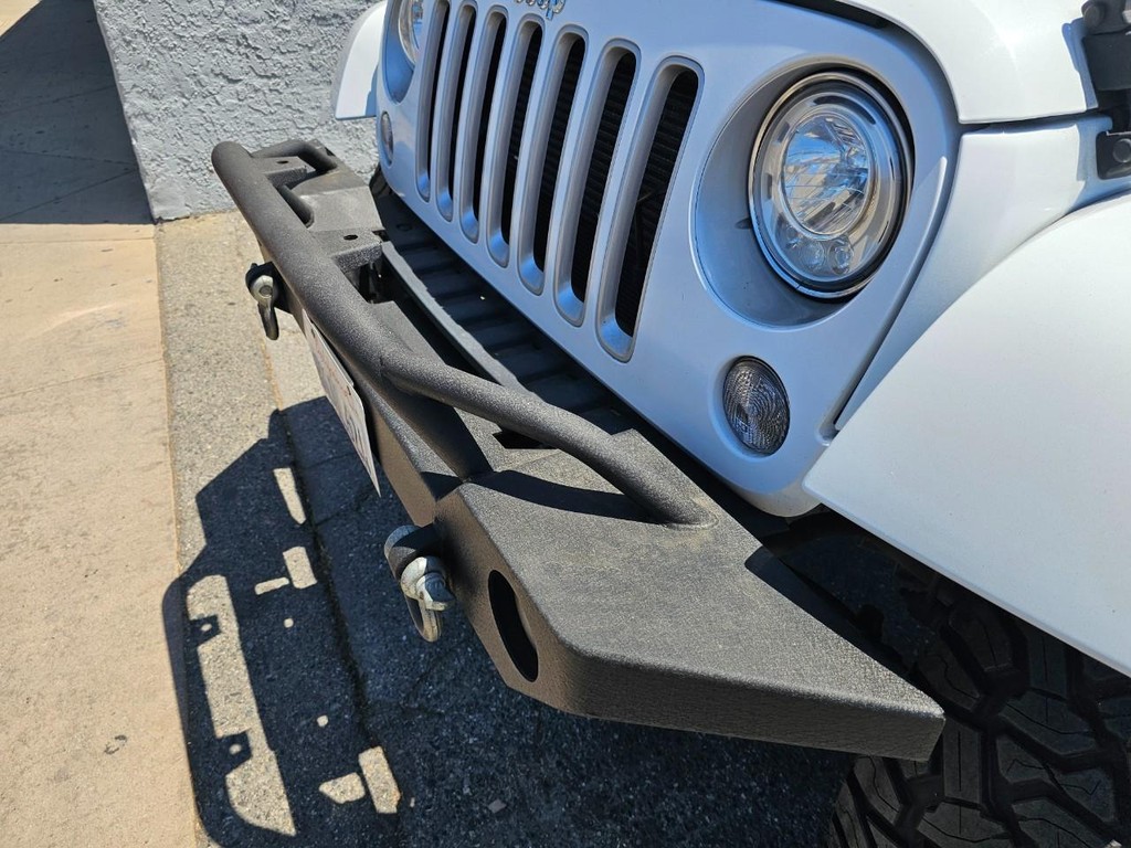 Jeep Wrangler Unlimited Vehicle Full-screen Gallery Image 17