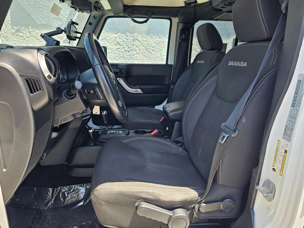 Jeep Wrangler Unlimited Vehicle Full-screen Gallery Image 19