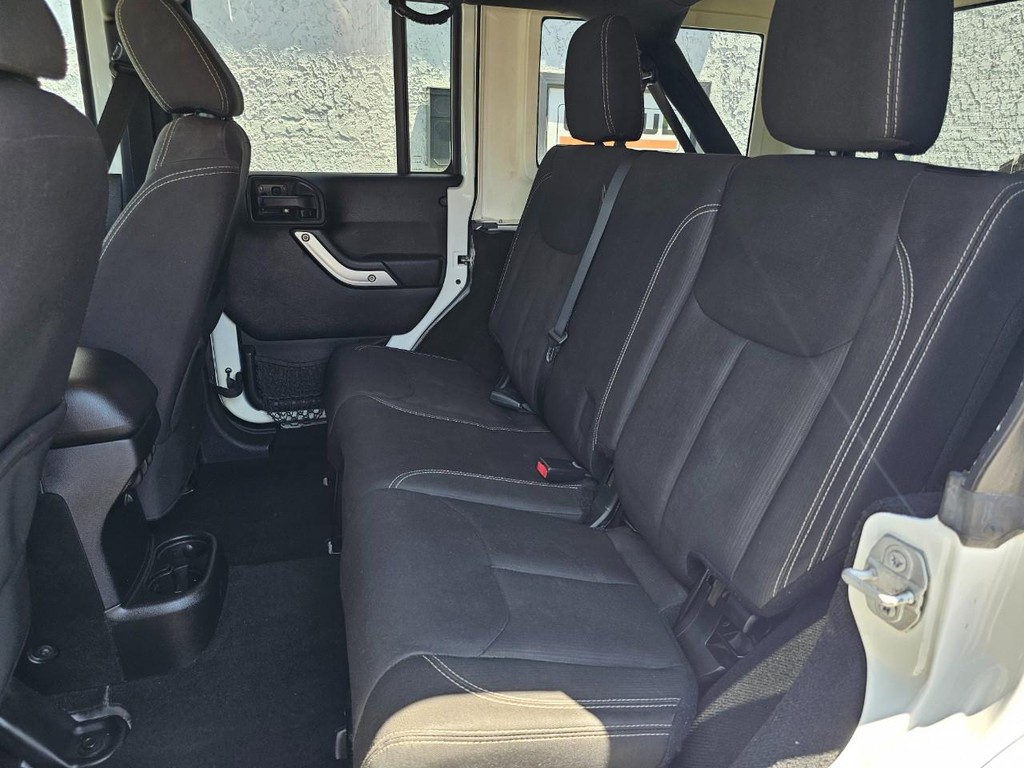 Jeep Wrangler Unlimited Vehicle Full-screen Gallery Image 24