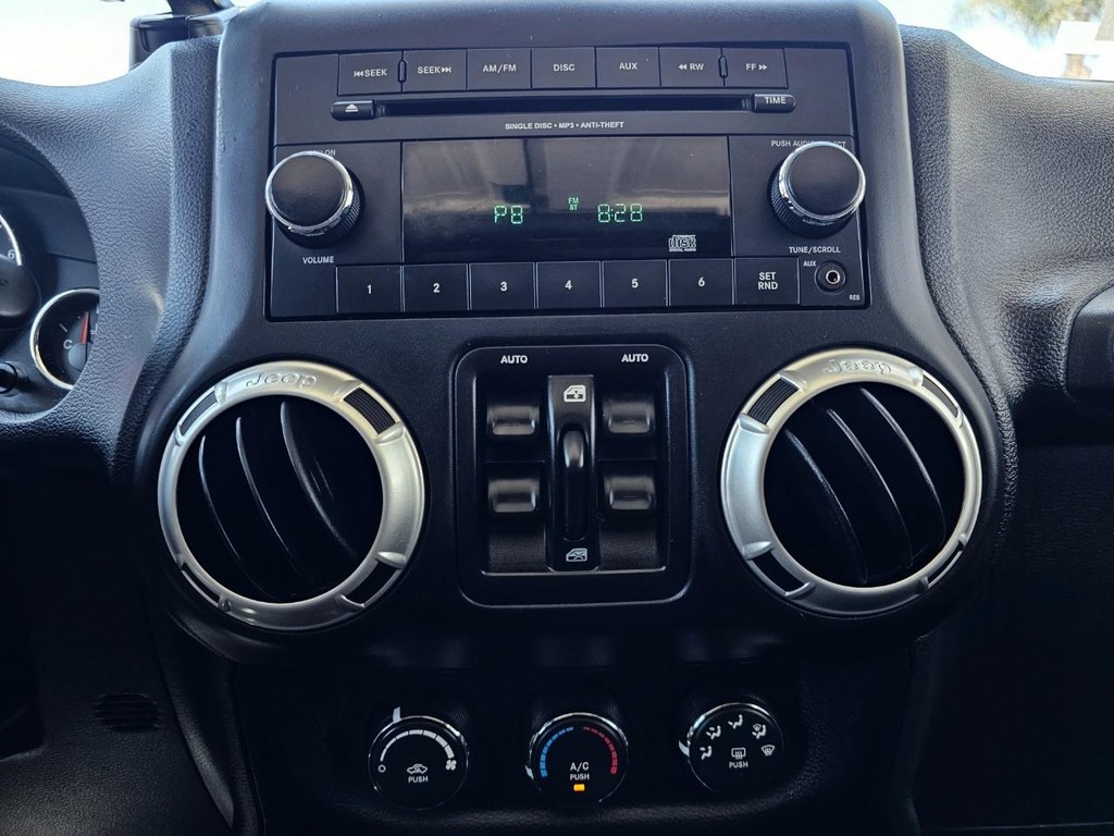 Jeep Wrangler Unlimited Vehicle Full-screen Gallery Image 26