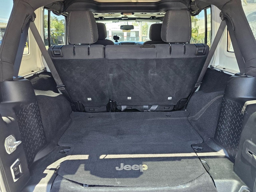 Jeep Wrangler Unlimited Vehicle Full-screen Gallery Image 31