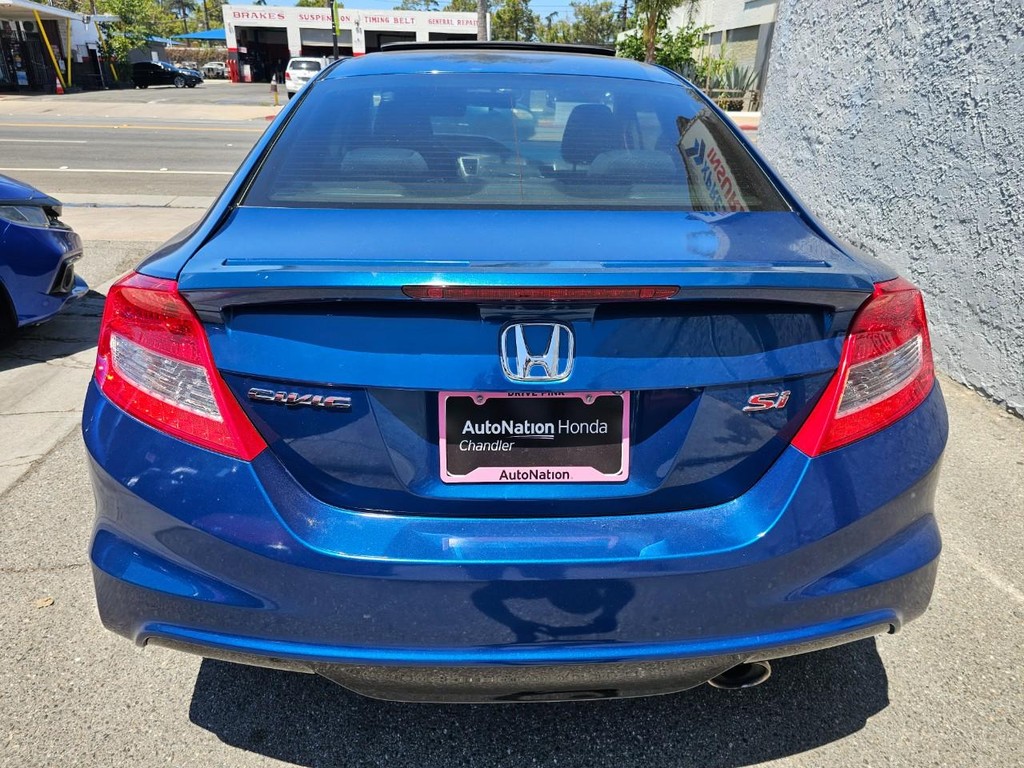 Honda Civic Coupe Vehicle Full-screen Gallery Image 5