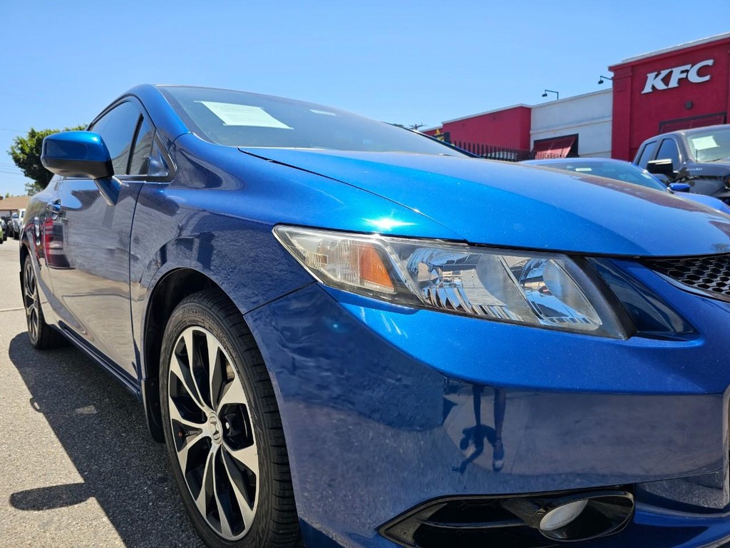 Honda Civic Coupe Vehicle Full-screen Gallery Image 9