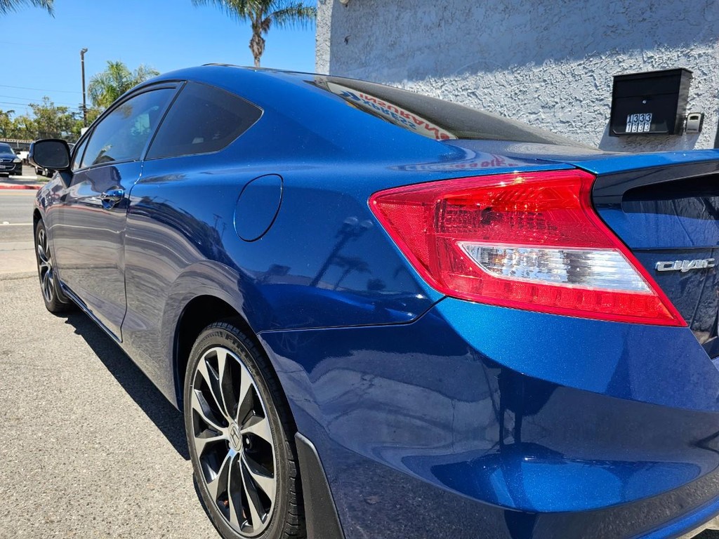 Honda Civic Coupe Vehicle Full-screen Gallery Image 11