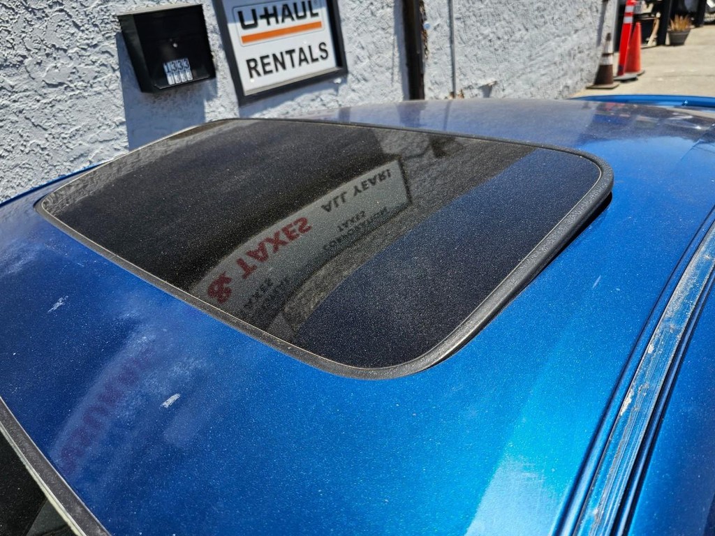 Honda Civic Coupe Vehicle Full-screen Gallery Image 15