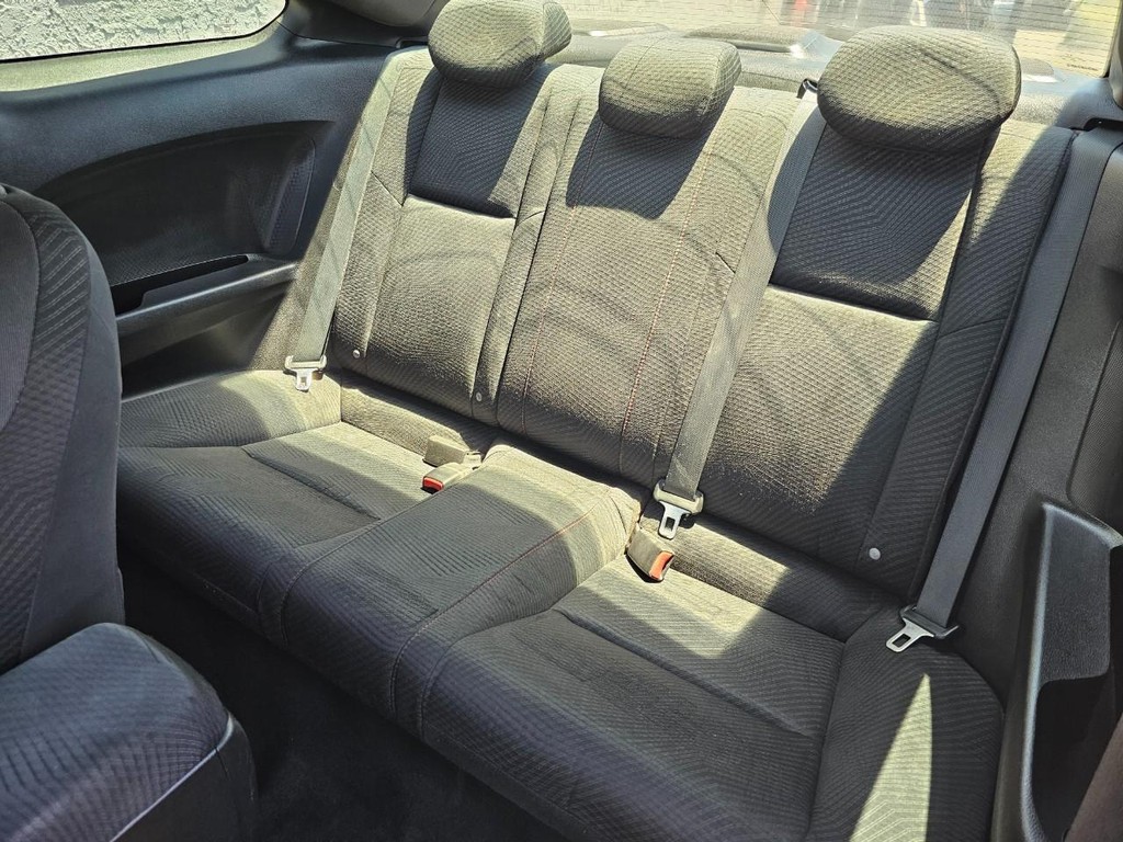 Honda Civic Coupe Vehicle Full-screen Gallery Image 19