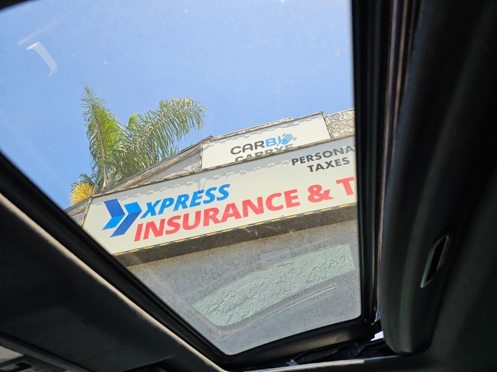 Honda Civic Coupe Vehicle Full-screen Gallery Image 28