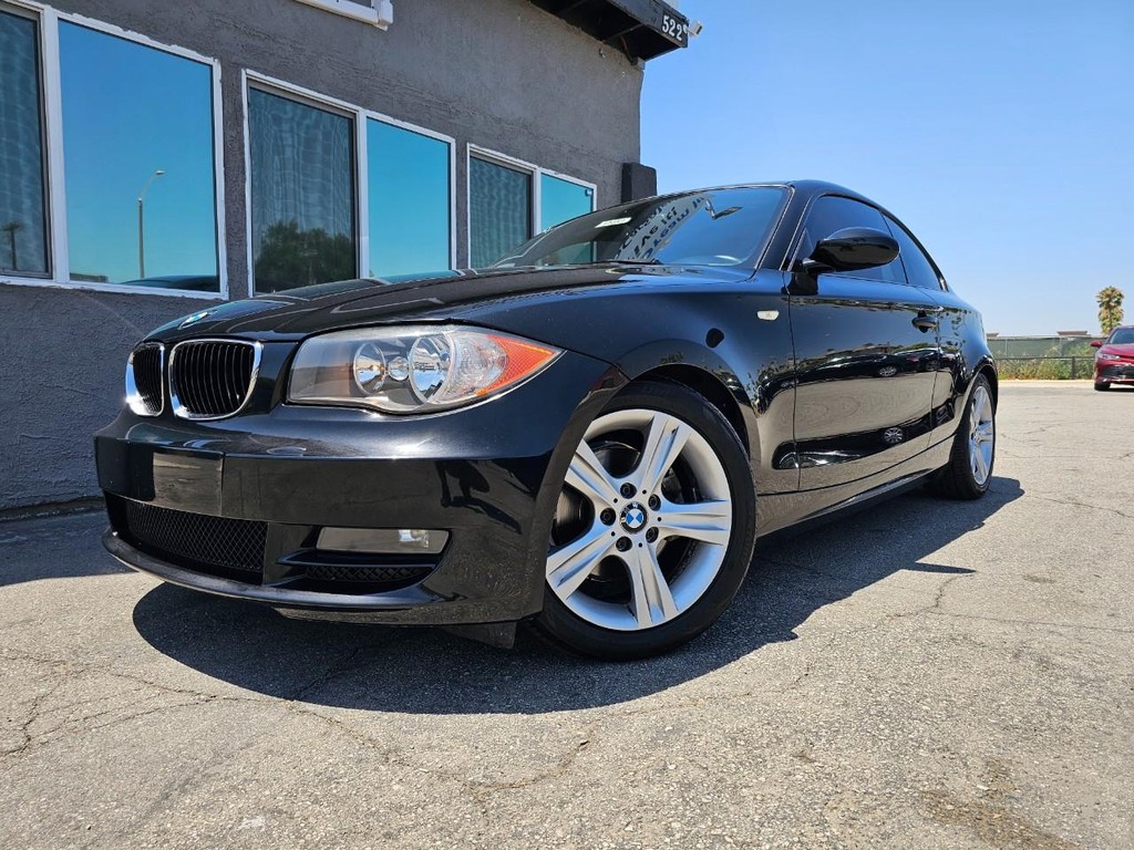 BMW 1 Series Vehicle Full-screen Gallery Image 2