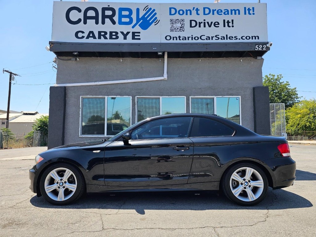 BMW 1 Series Vehicle Full-screen Gallery Image 3