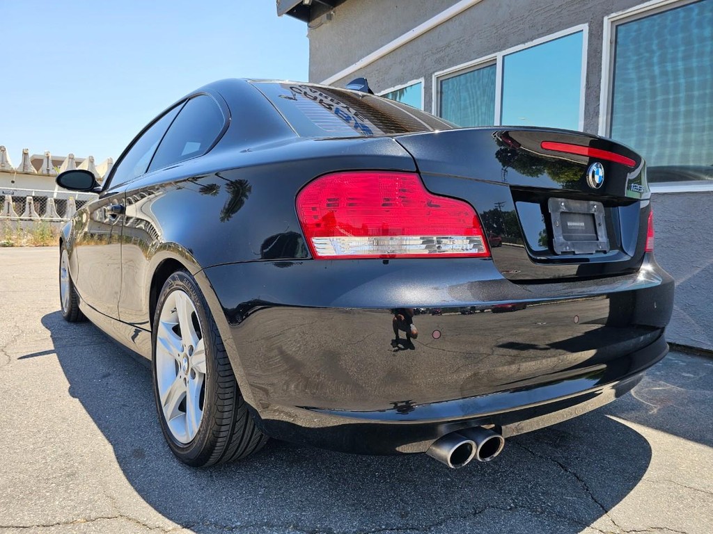 BMW 1 Series Vehicle Full-screen Gallery Image 4