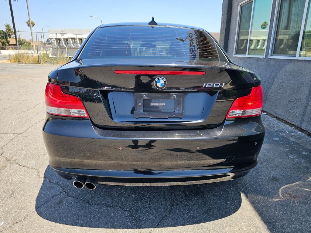 BMW 1 Series Vehicle Full-screen Gallery Image 5