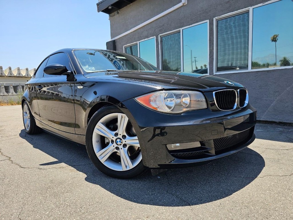 BMW 1 Series Vehicle Full-screen Gallery Image 8