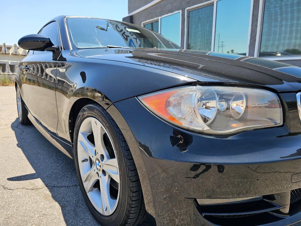 BMW 1 Series Vehicle Full-screen Gallery Image 9