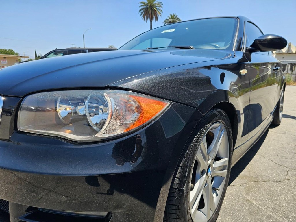 BMW 1 Series Vehicle Full-screen Gallery Image 10