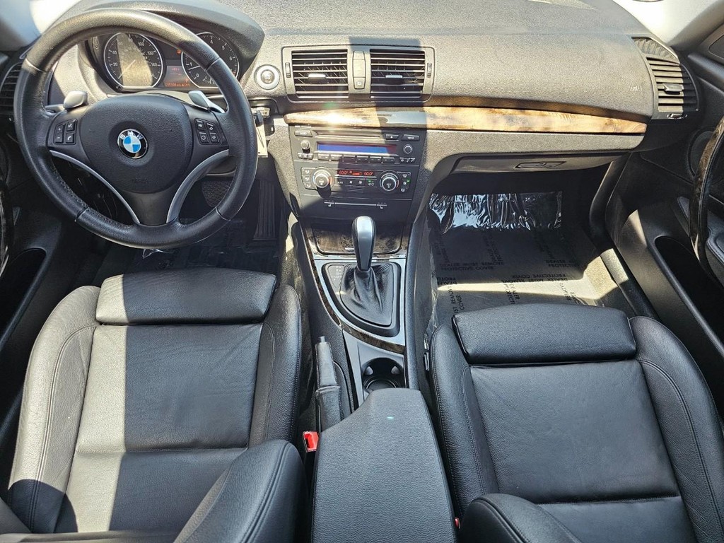 BMW 1 Series Vehicle Full-screen Gallery Image 21