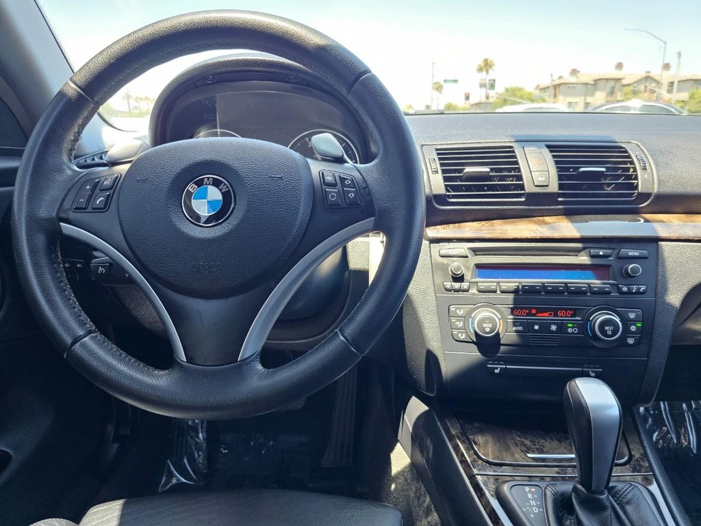 BMW 1 Series Vehicle Full-screen Gallery Image 22