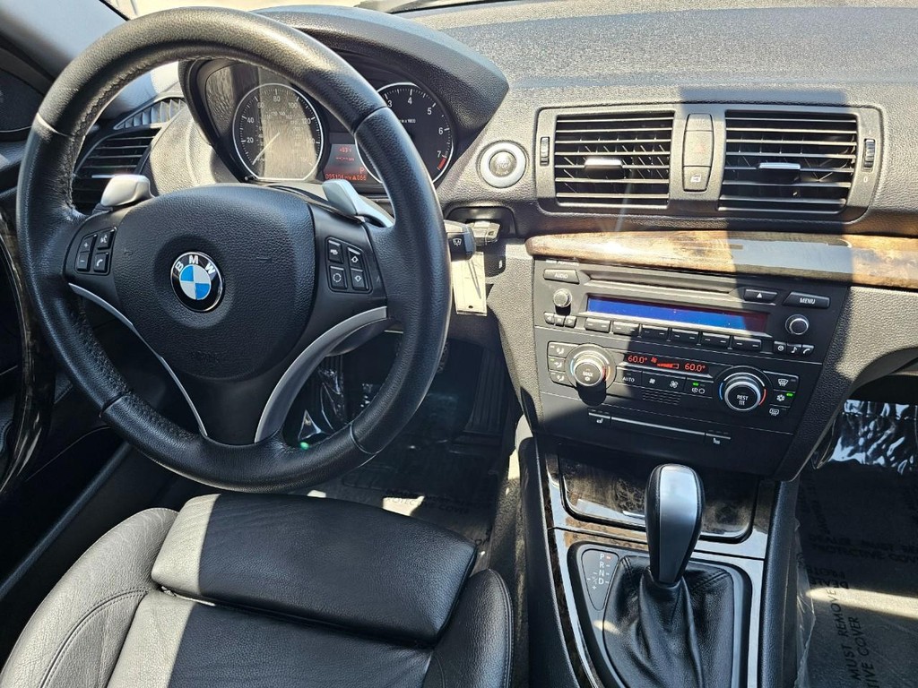 BMW 1 Series Vehicle Full-screen Gallery Image 23