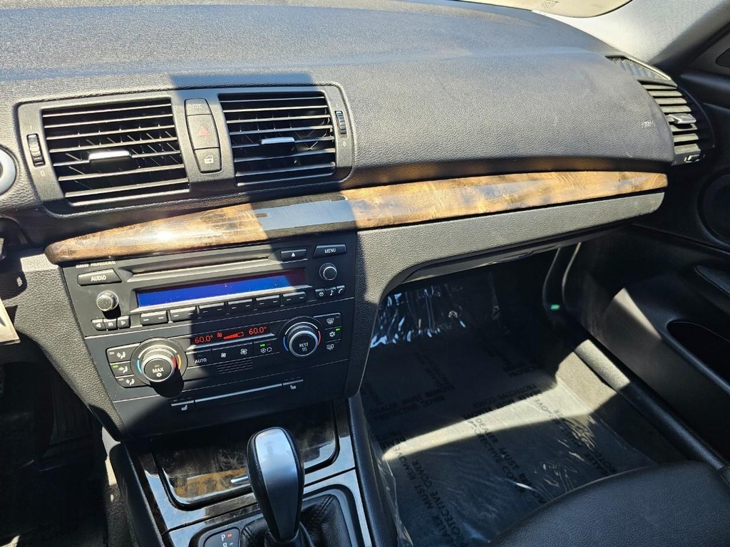 BMW 1 Series Vehicle Full-screen Gallery Image 24