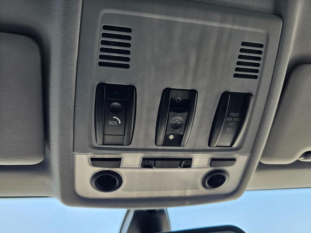 BMW 1 Series Vehicle Full-screen Gallery Image 28