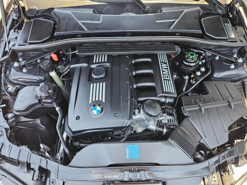 BMW 1 Series Vehicle Full-screen Gallery Image 33