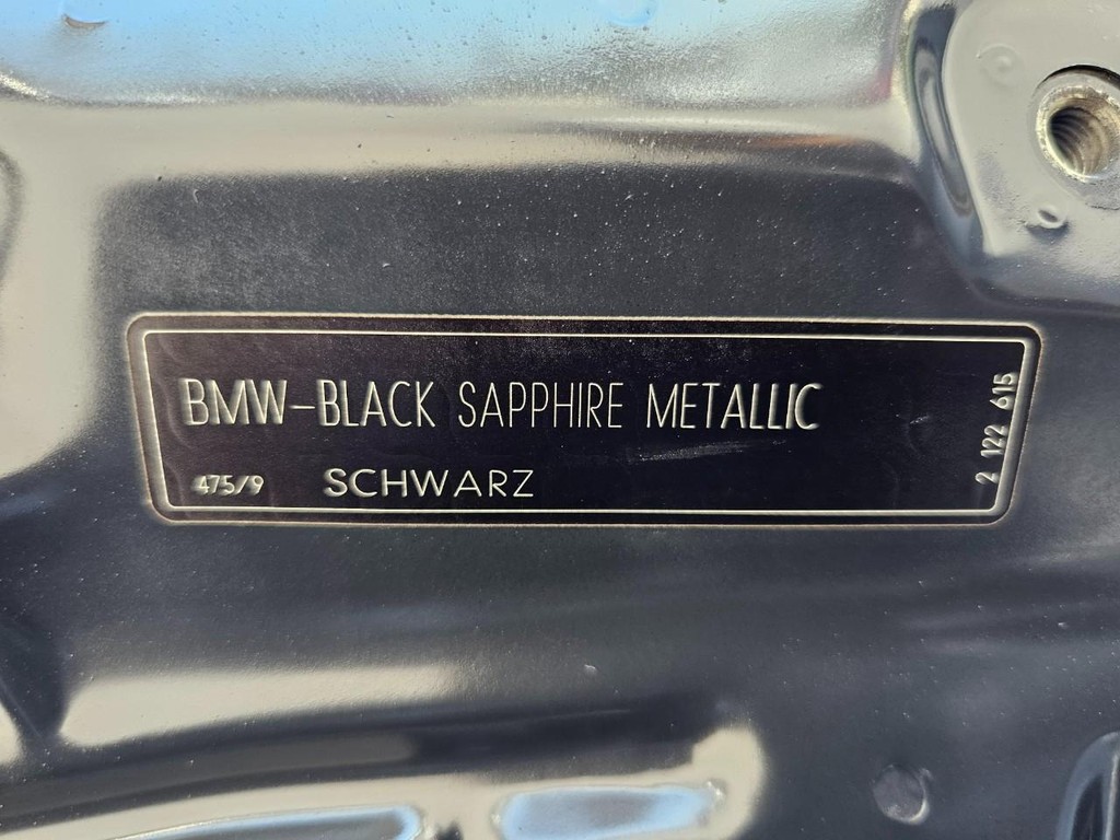 BMW 1 Series Vehicle Full-screen Gallery Image 34