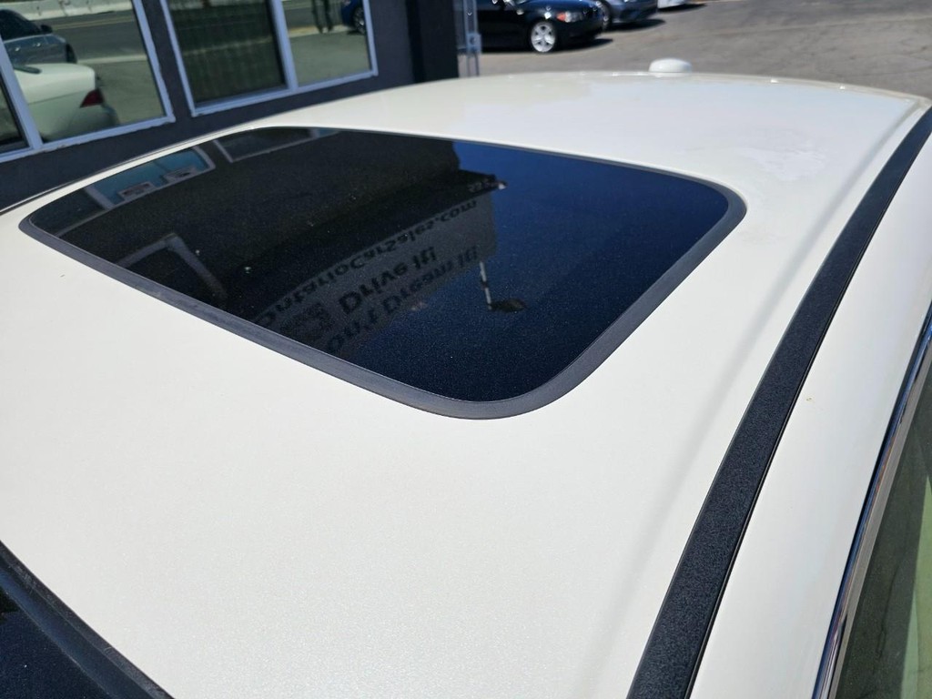 Acura TSX w/Navi Vehicle Full-screen Gallery Image 14