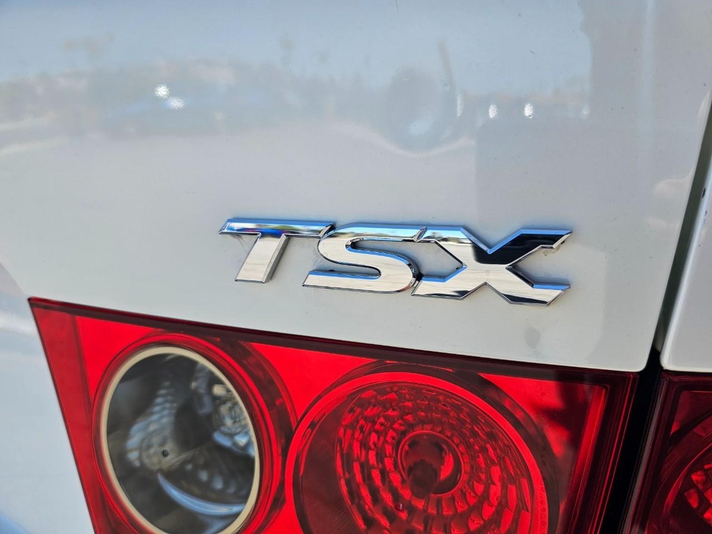 Acura TSX w/Navi Vehicle Full-screen Gallery Image 15