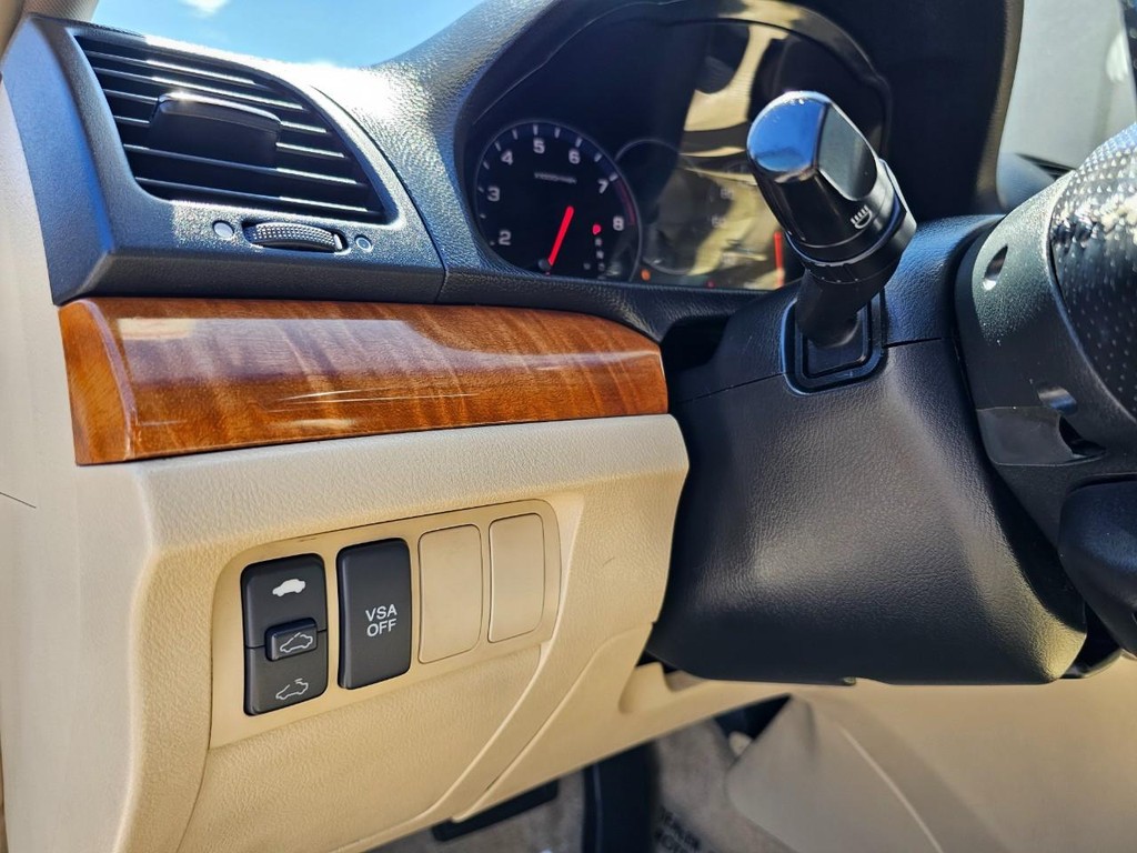 Acura TSX w/Navi Vehicle Full-screen Gallery Image 20